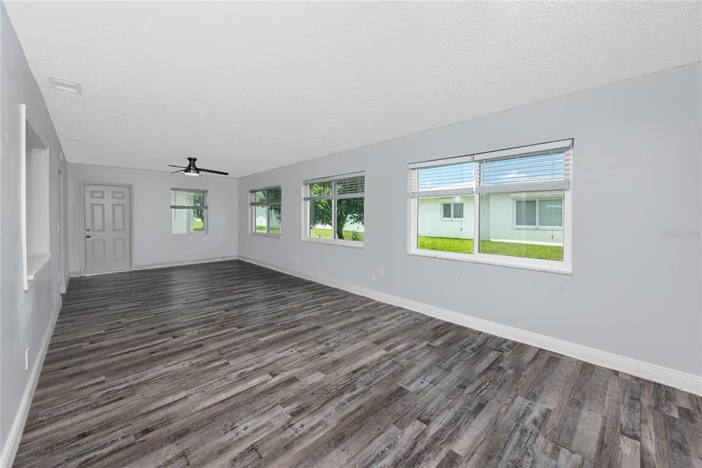 En Venta: $369,999 (2 camas, 2 baños, 1649 Pies cuadrados)