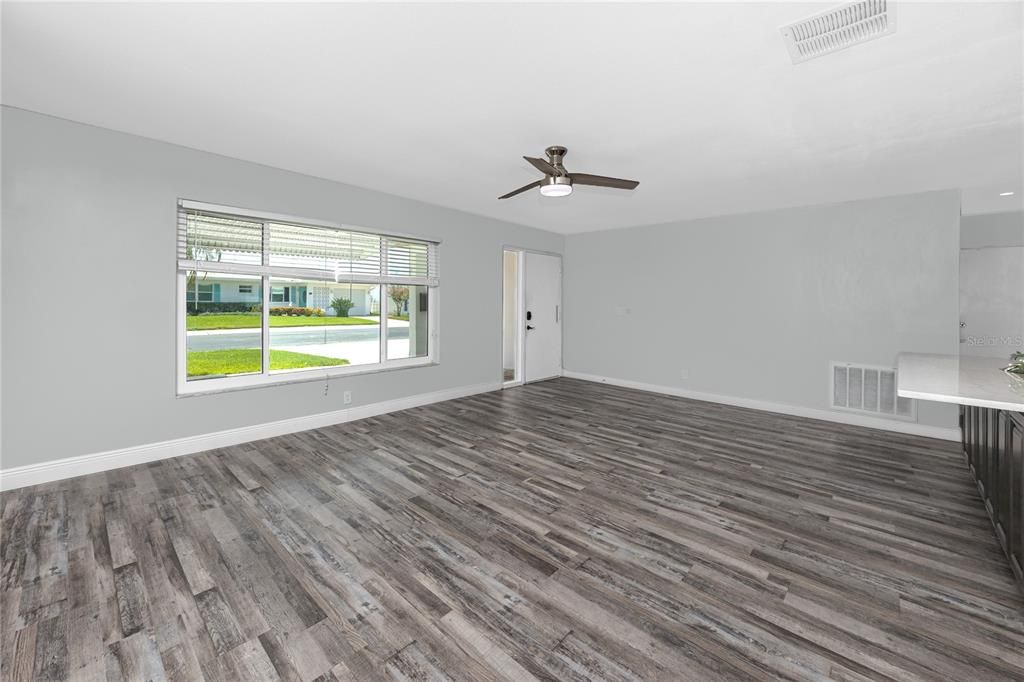 En Venta: $369,999 (2 camas, 2 baños, 1649 Pies cuadrados)