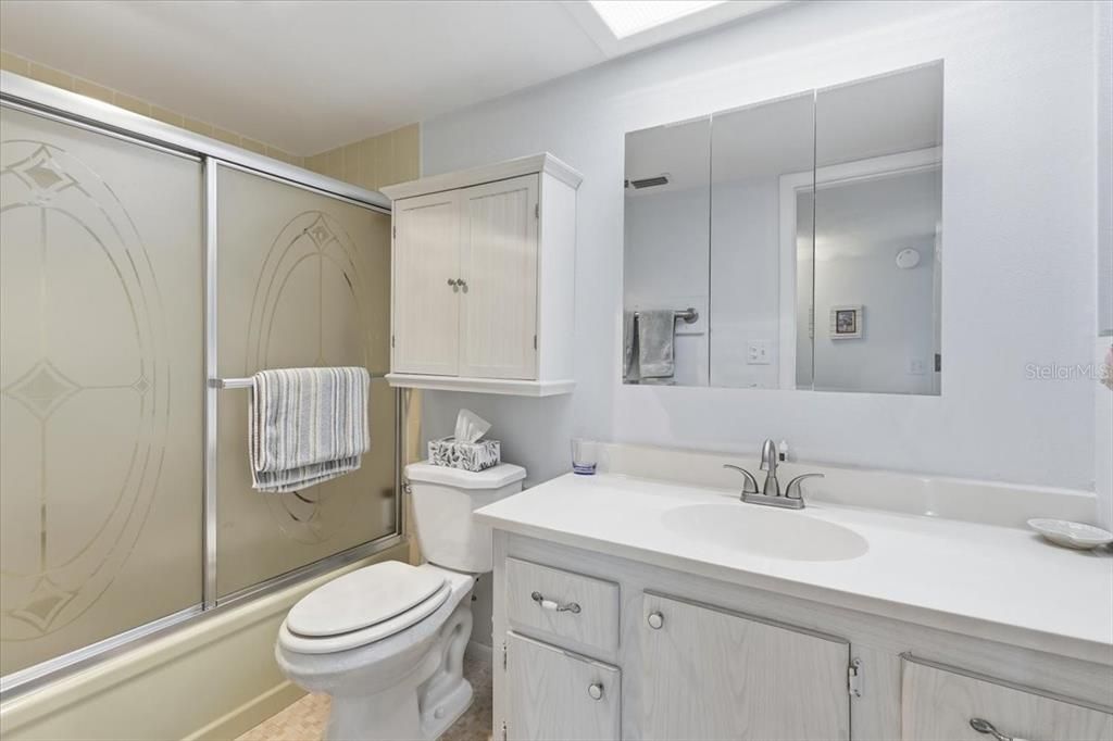 For Sale: $120,000 (1 beds, 1 baths, 780 Square Feet)