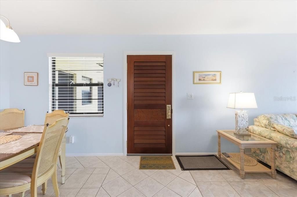 For Sale: $120,000 (1 beds, 1 baths, 780 Square Feet)
