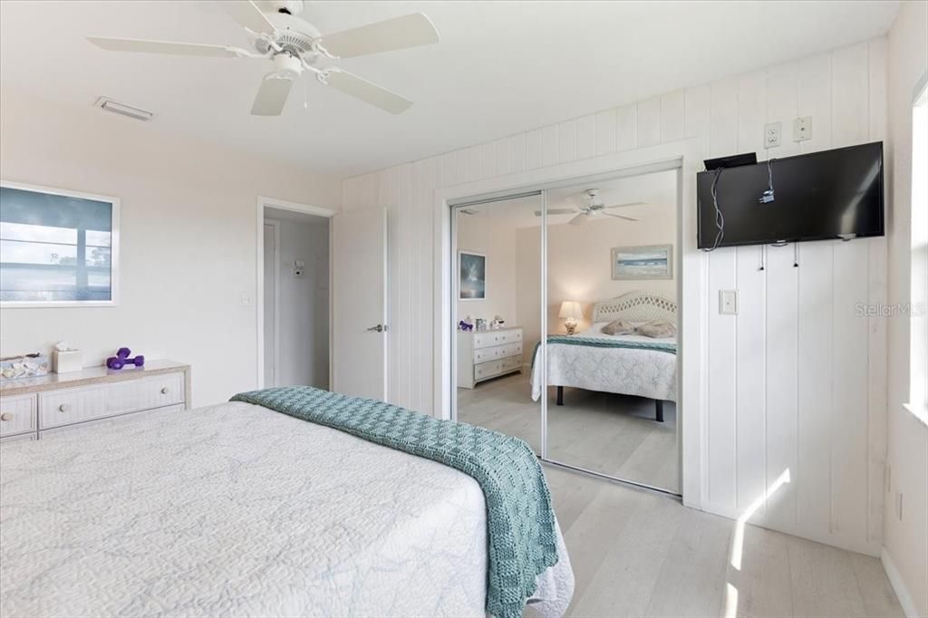 For Sale: $120,000 (1 beds, 1 baths, 780 Square Feet)