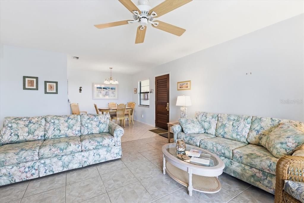 For Sale: $120,000 (1 beds, 1 baths, 780 Square Feet)