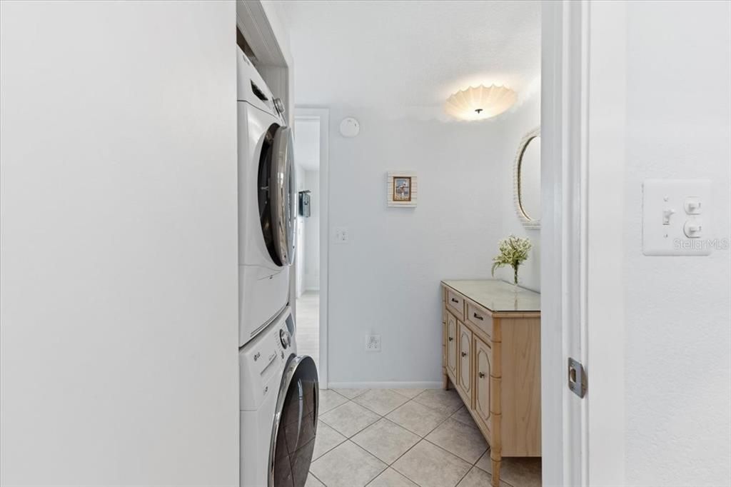 For Sale: $120,000 (1 beds, 1 baths, 780 Square Feet)