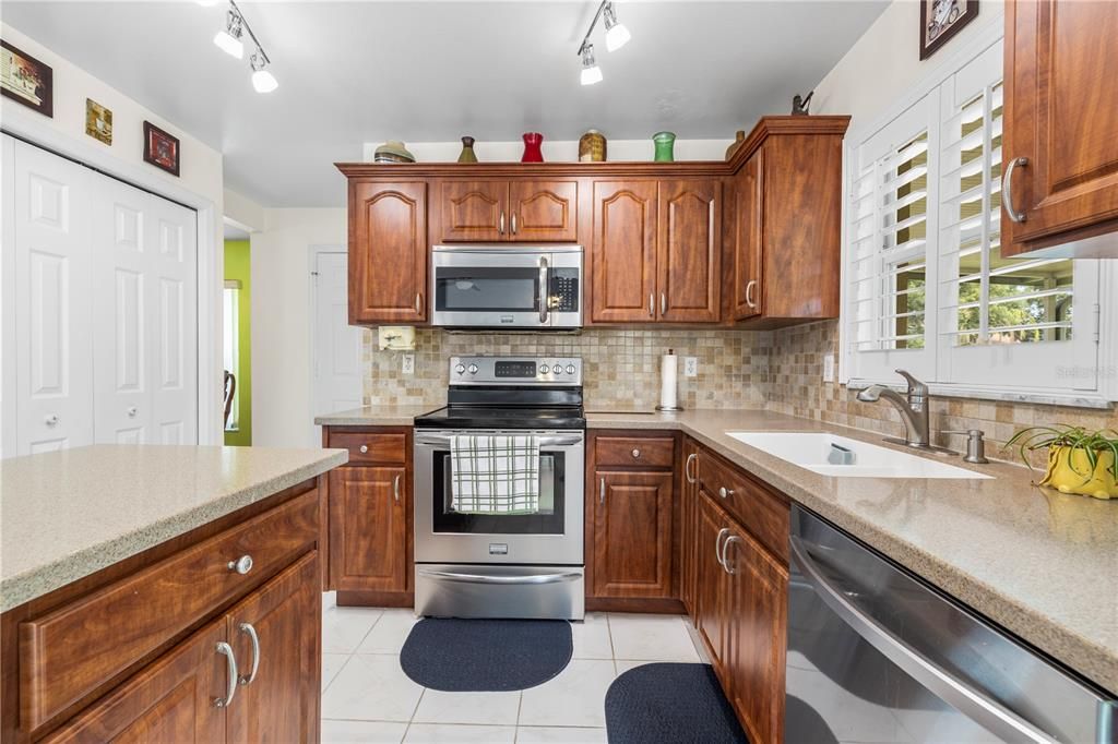 For Sale: $480,000 (4 beds, 2 baths, 2181 Square Feet)