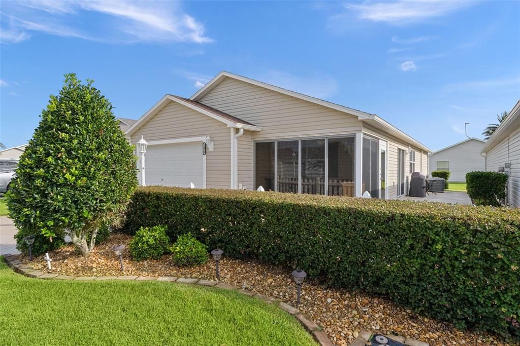 For Sale: $306,900 (2 beds, 2 baths, 1188 Square Feet)
