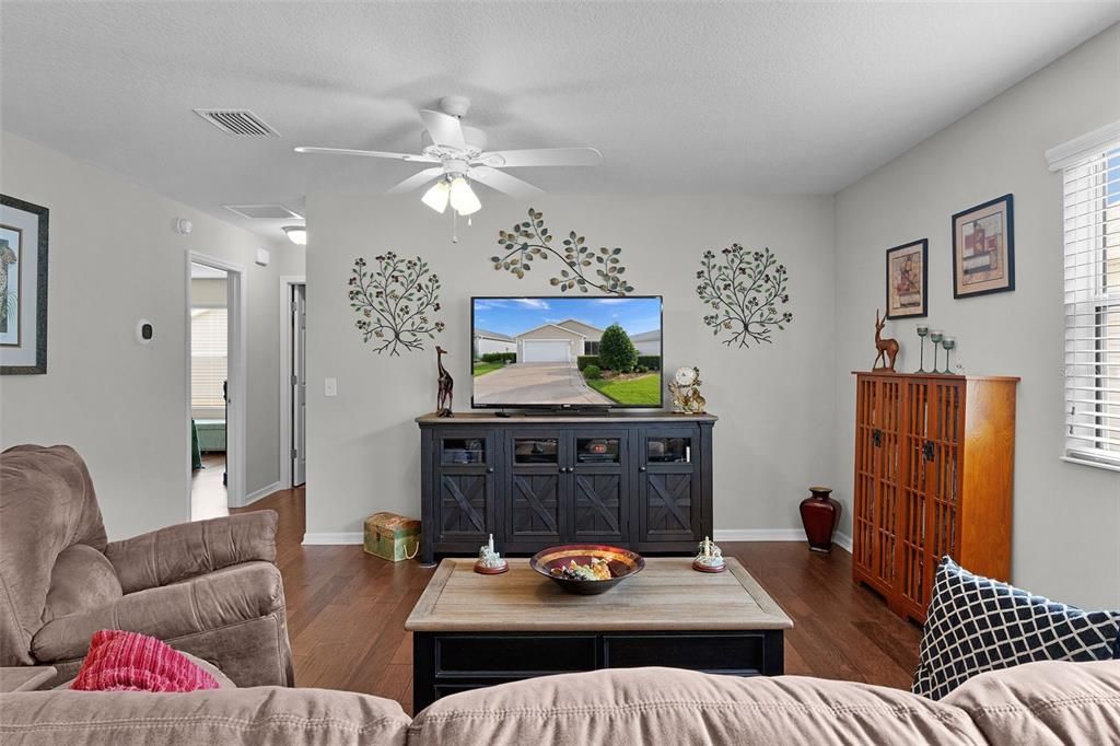 For Sale: $306,900 (2 beds, 2 baths, 1188 Square Feet)