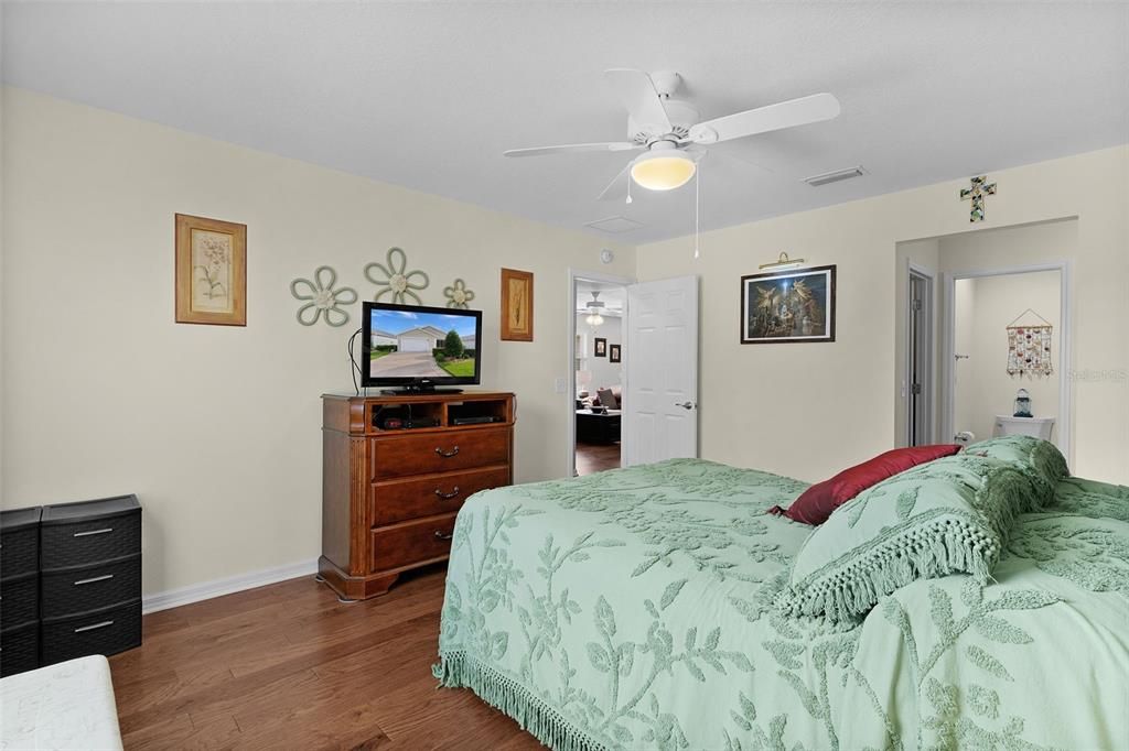 For Sale: $306,900 (2 beds, 2 baths, 1188 Square Feet)