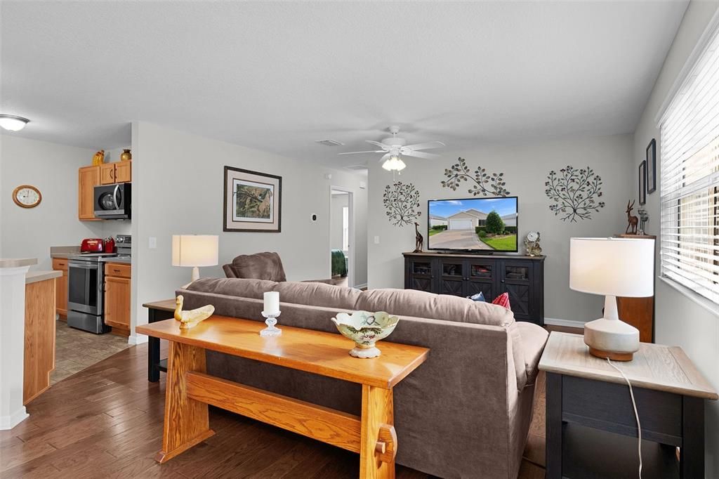 For Sale: $306,900 (2 beds, 2 baths, 1188 Square Feet)