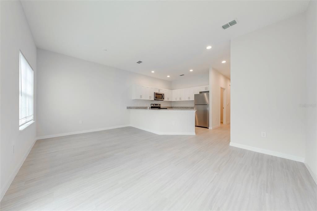 For Rent: $1,800 (3 beds, 2 baths, 1548 Square Feet)