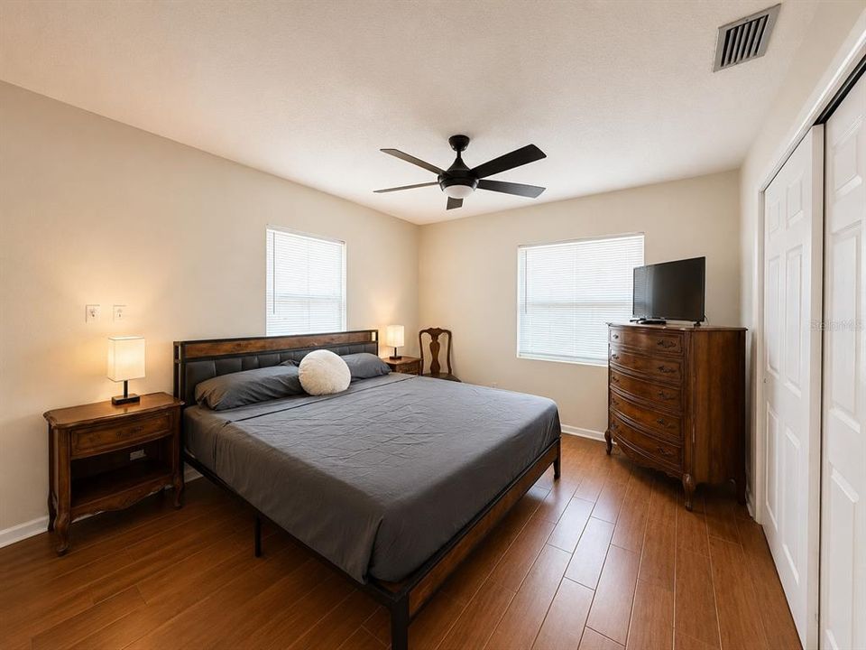 En Venta: $549,000 (4 camas, 1 baños, 1319 Pies cuadrados)