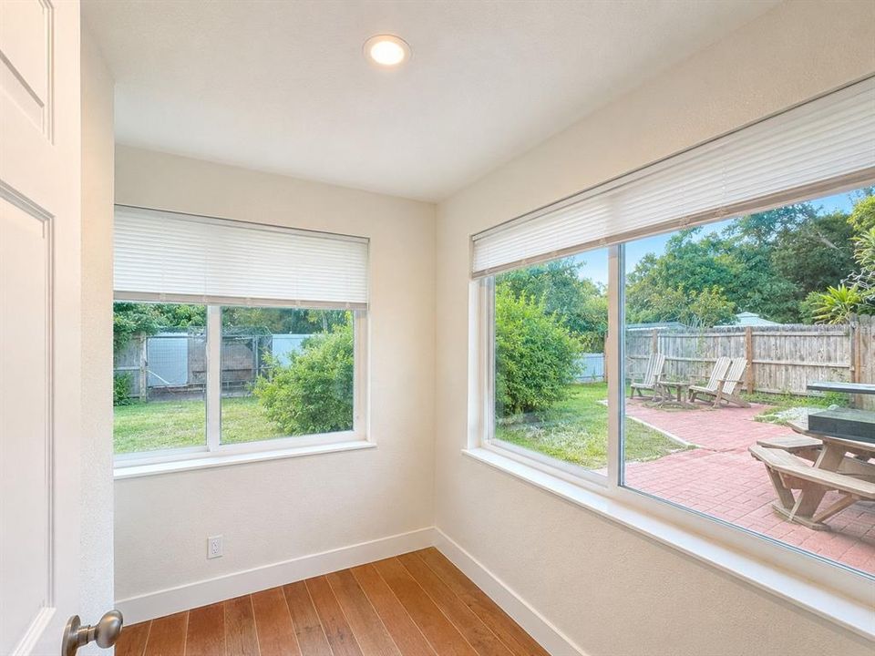 En Venta: $549,000 (4 camas, 1 baños, 1319 Pies cuadrados)