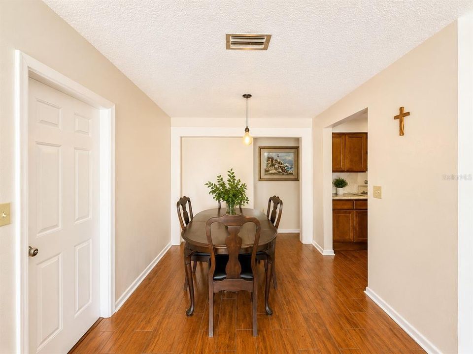 En Venta: $549,000 (4 camas, 1 baños, 1319 Pies cuadrados)