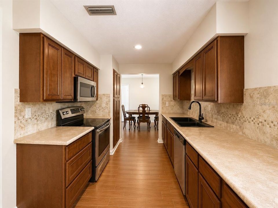 En Venta: $549,000 (4 camas, 1 baños, 1319 Pies cuadrados)