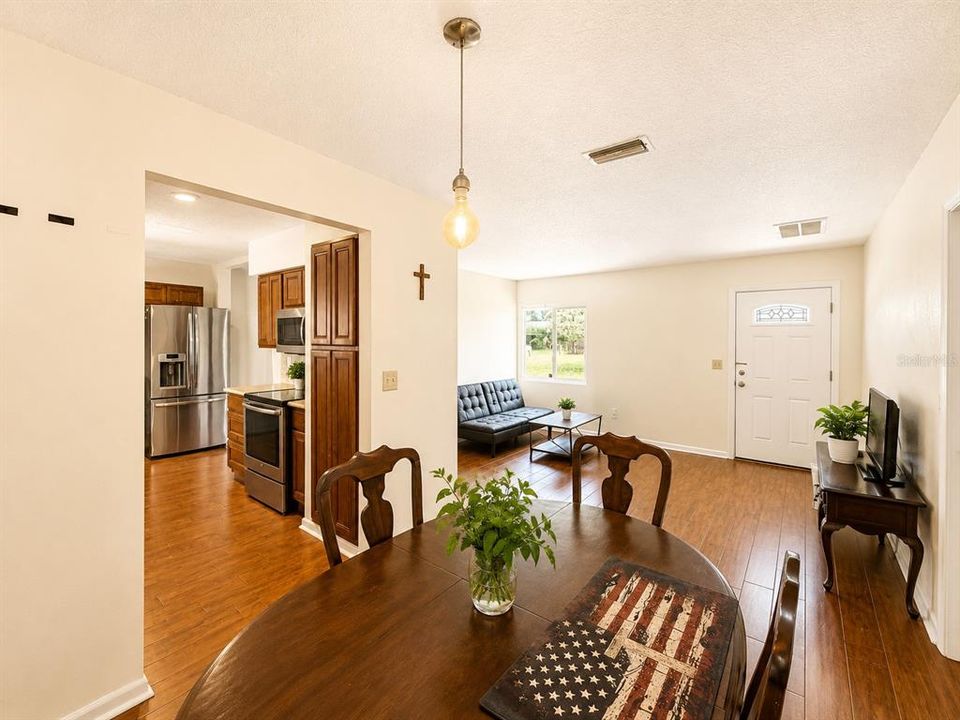 En Venta: $549,000 (4 camas, 1 baños, 1319 Pies cuadrados)