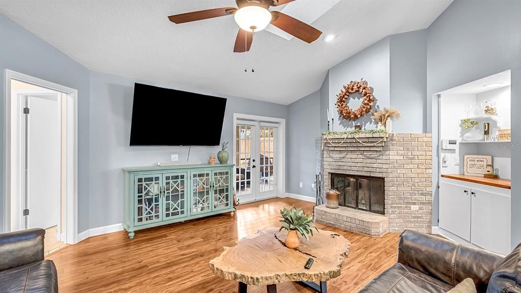 For Sale: $485,000 (4 beds, 2 baths, 2102 Square Feet)