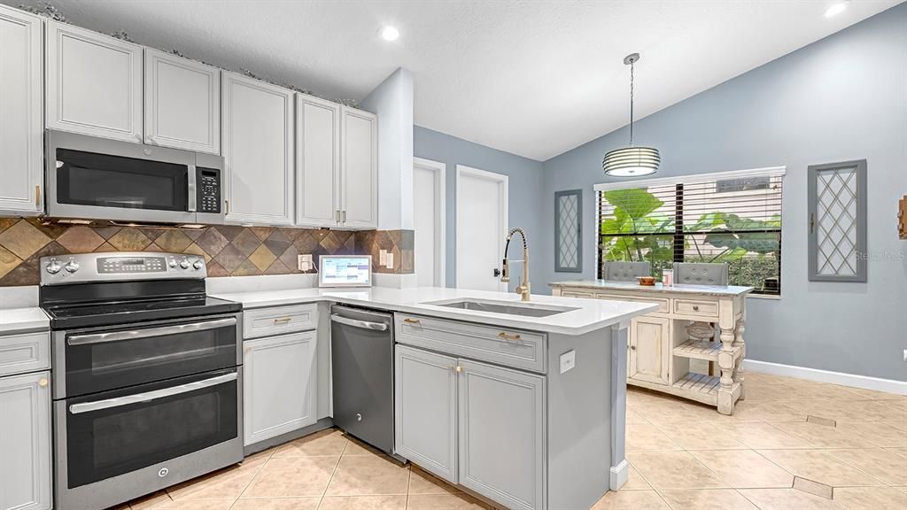 For Sale: $485,000 (4 beds, 2 baths, 2102 Square Feet)