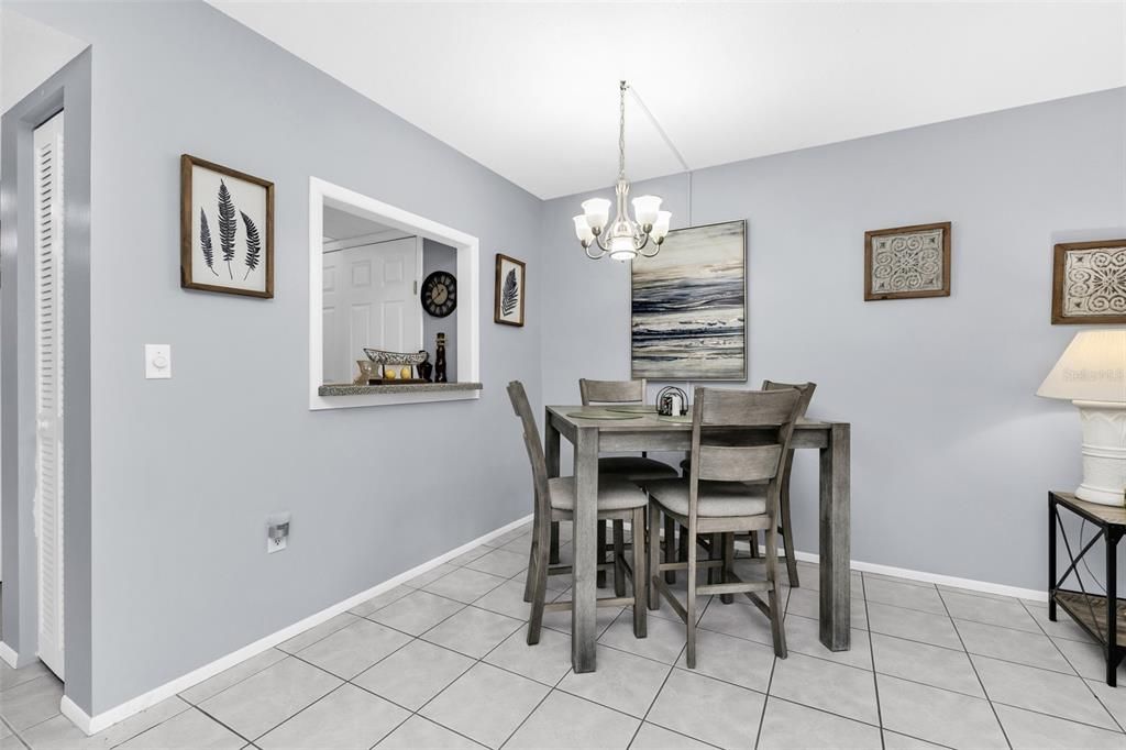 For Sale: $225,000 (2 beds, 2 baths, 966 Square Feet)