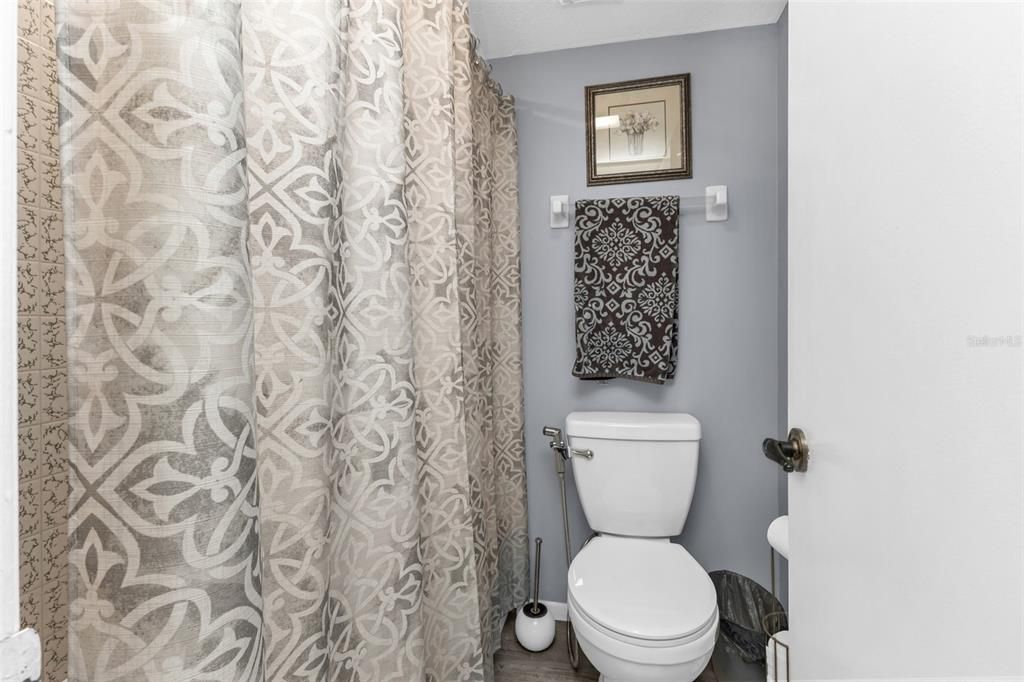 For Sale: $225,000 (2 beds, 2 baths, 966 Square Feet)