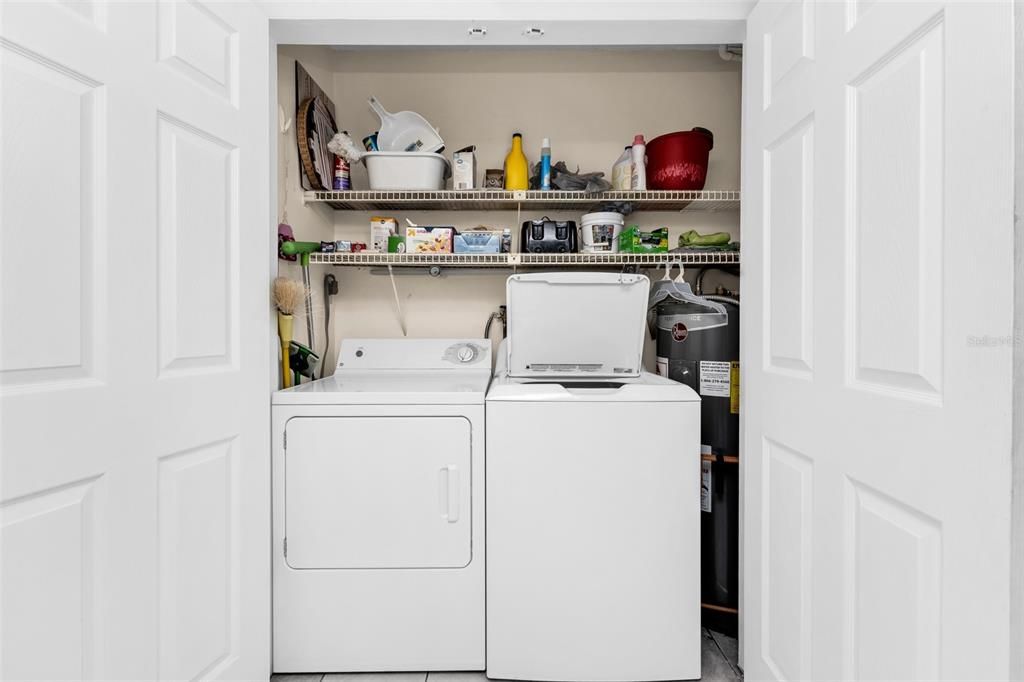 For Sale: $225,000 (2 beds, 2 baths, 966 Square Feet)