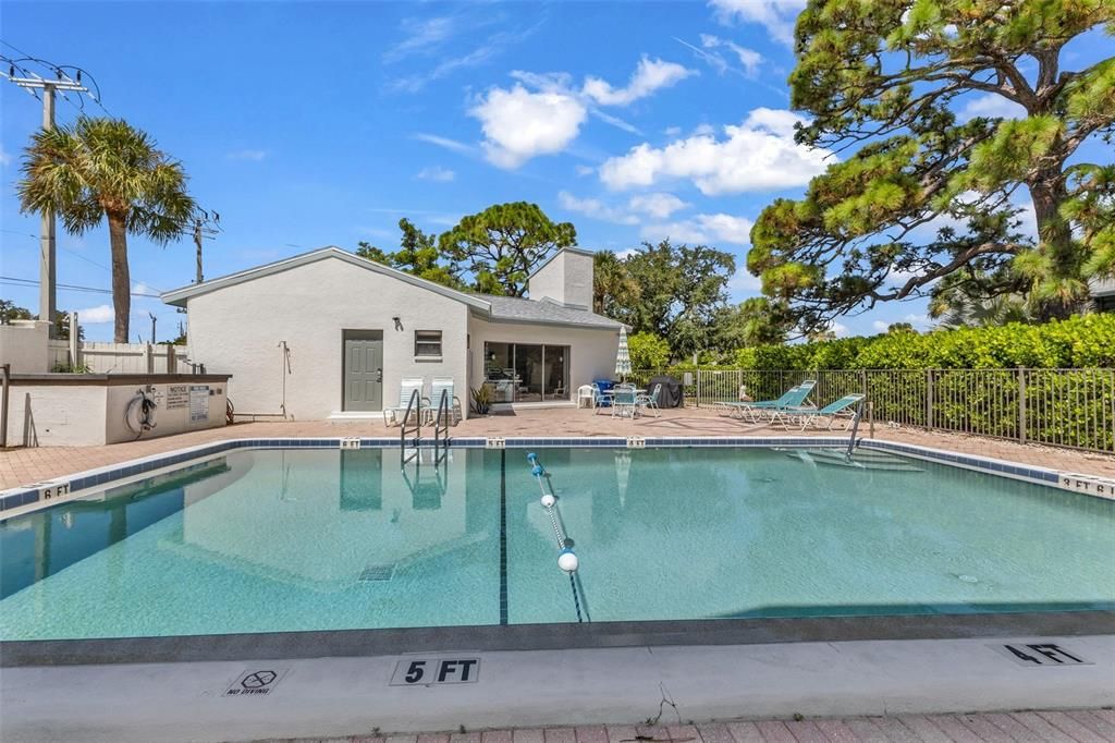 For Sale: $225,000 (2 beds, 2 baths, 966 Square Feet)