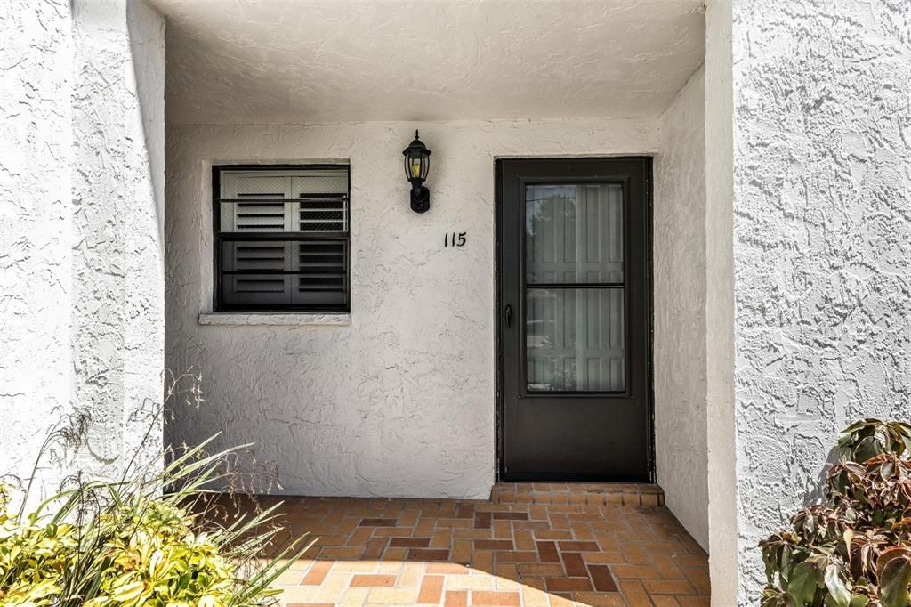 For Sale: $225,000 (2 beds, 2 baths, 966 Square Feet)