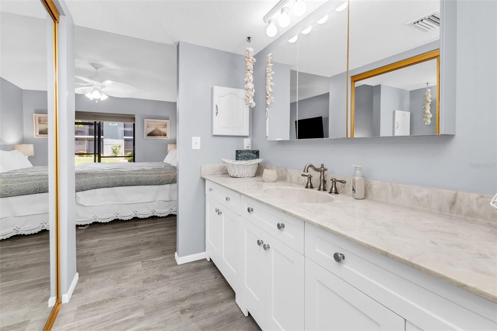 For Sale: $225,000 (2 beds, 2 baths, 966 Square Feet)