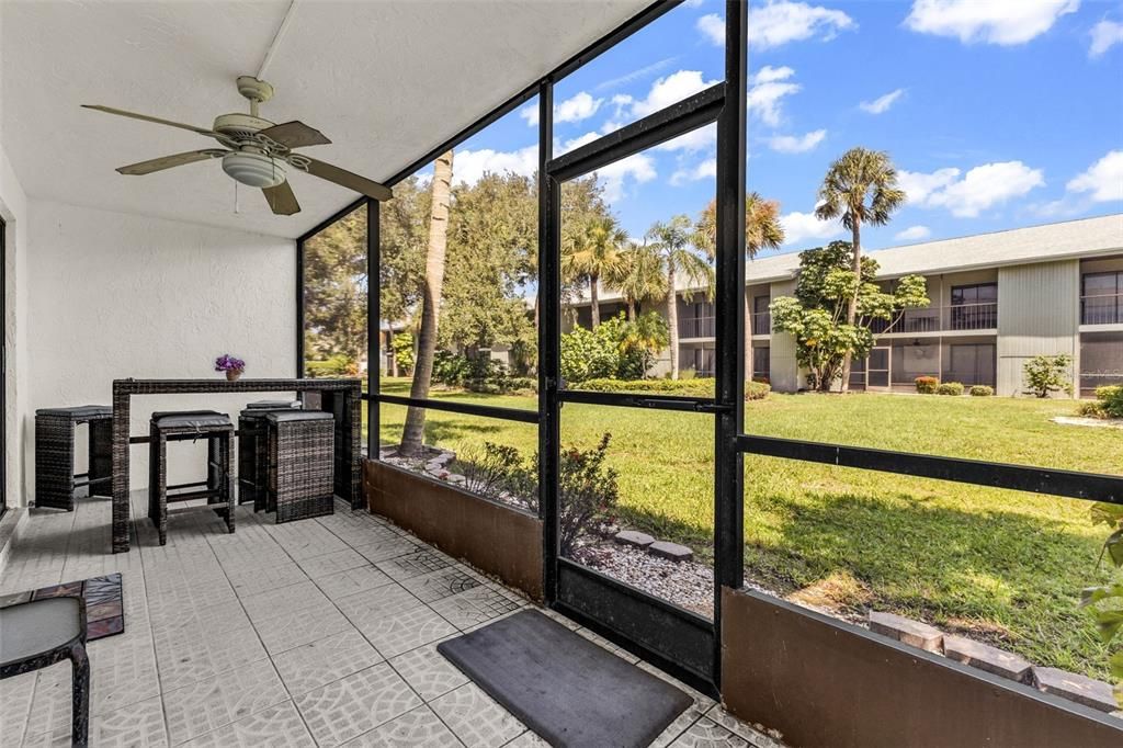 For Sale: $225,000 (2 beds, 2 baths, 966 Square Feet)