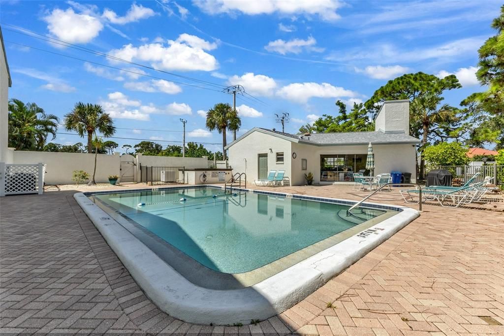 For Sale: $225,000 (2 beds, 2 baths, 966 Square Feet)