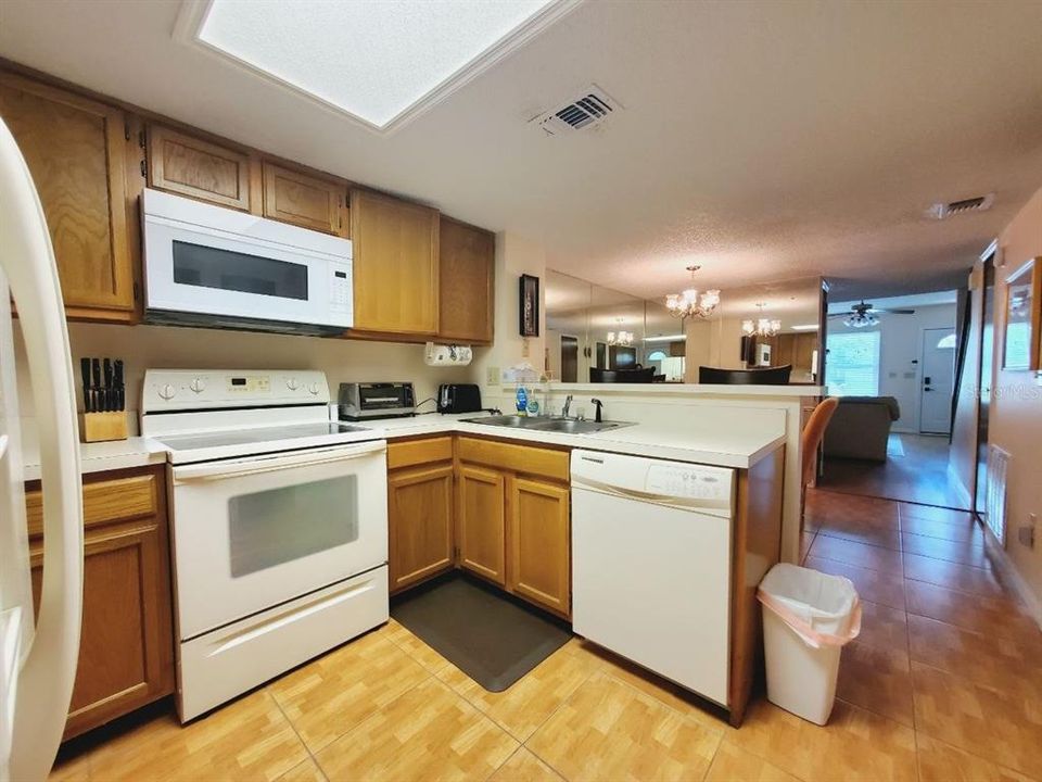 For Rent: $1,900 (2 beds, 2 baths, 1316 Square Feet)