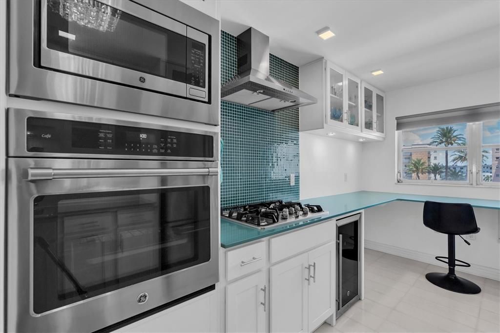 En Venta: $649,000 (2 camas, 2 baños, 2210 Pies cuadrados)