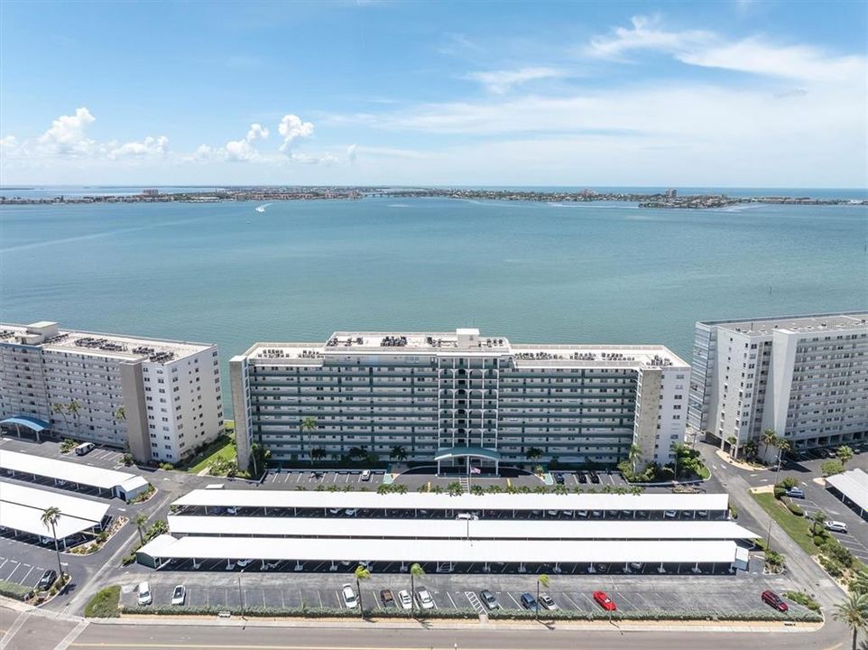 En Venta: $649,000 (2 camas, 2 baños, 2210 Pies cuadrados)