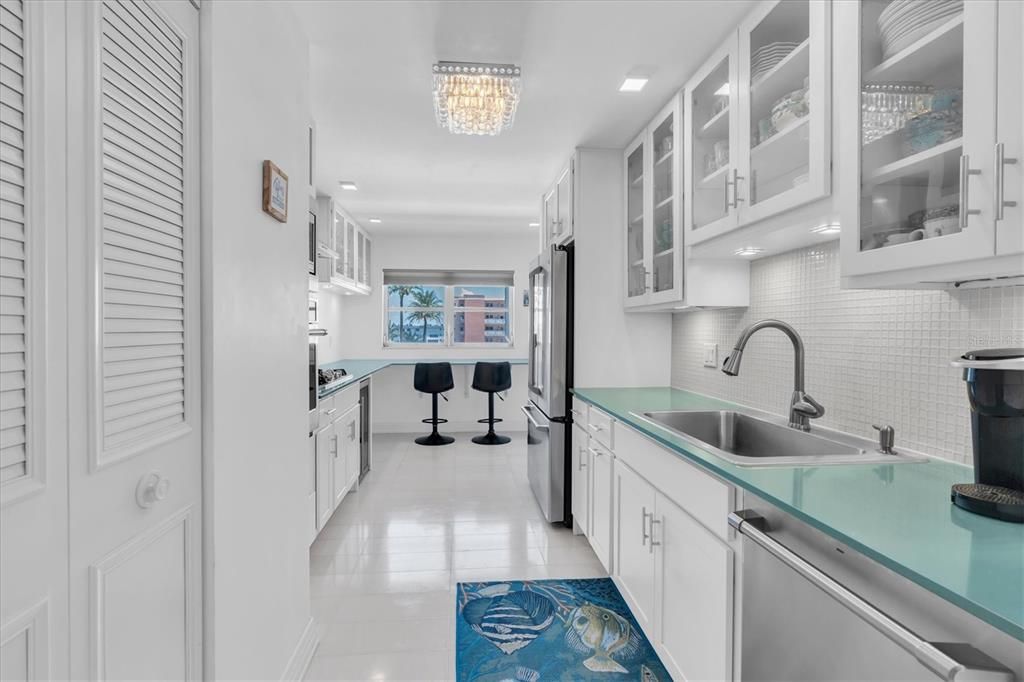 En Venta: $649,000 (2 camas, 2 baños, 2210 Pies cuadrados)