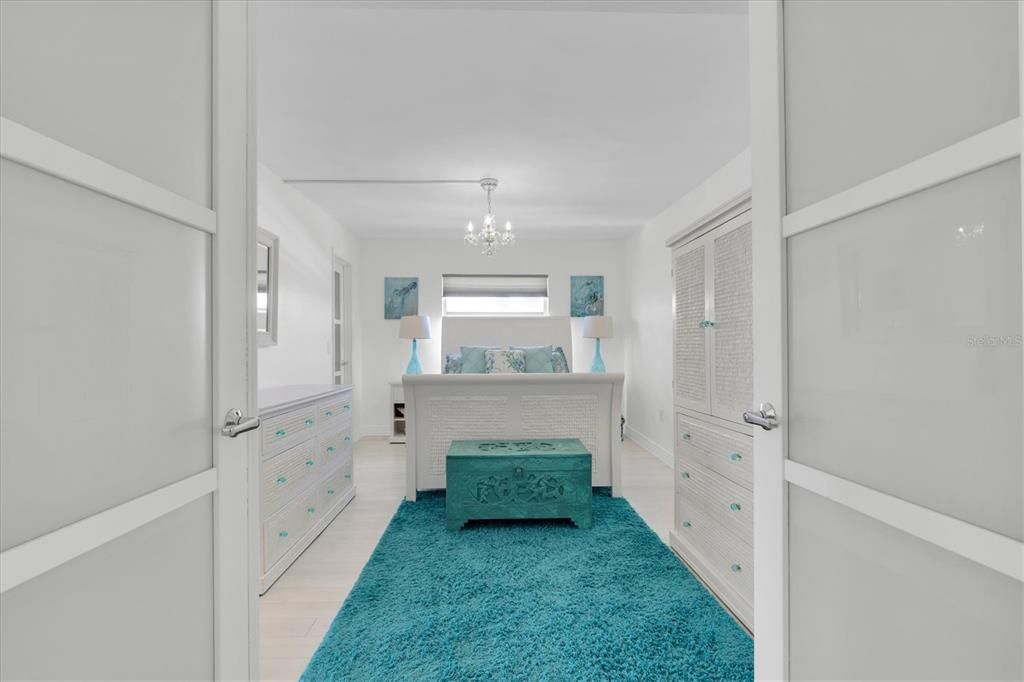 En Venta: $649,000 (2 camas, 2 baños, 2210 Pies cuadrados)
