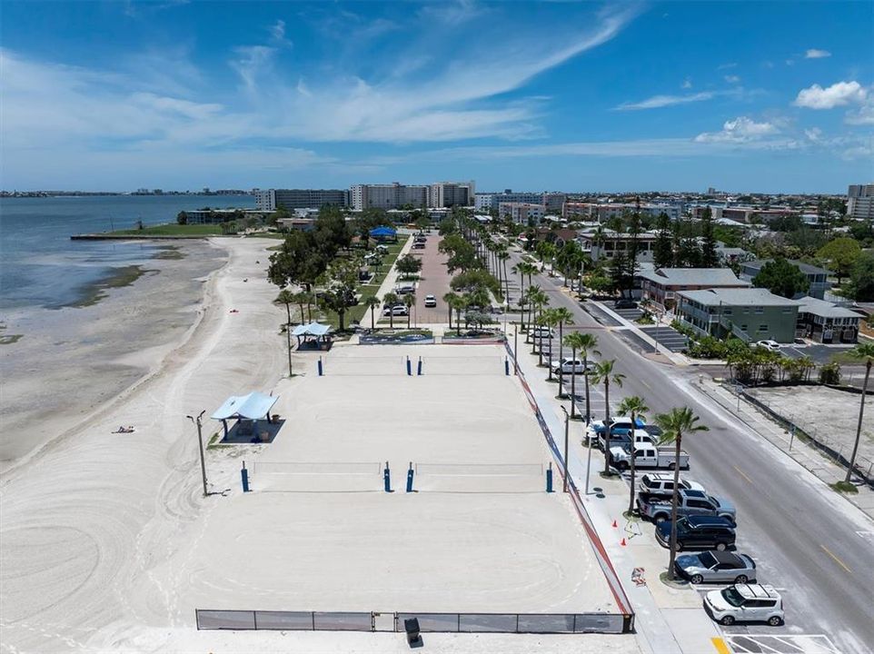 En Venta: $649,000 (2 camas, 2 baños, 2210 Pies cuadrados)