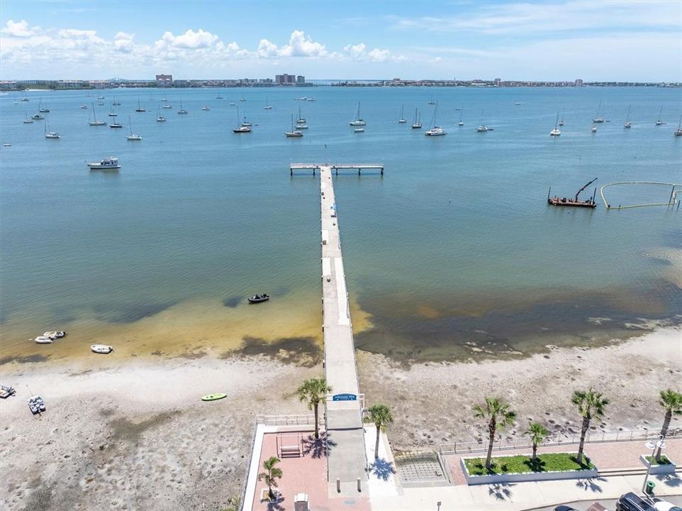 En Venta: $649,000 (2 camas, 2 baños, 2210 Pies cuadrados)