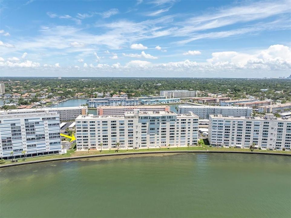 En Venta: $649,000 (2 camas, 2 baños, 2210 Pies cuadrados)