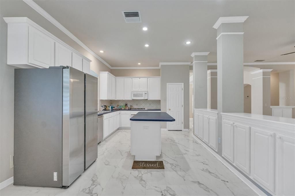 For Sale: $570,000 (4 beds, 3 baths, 3001 Square Feet)