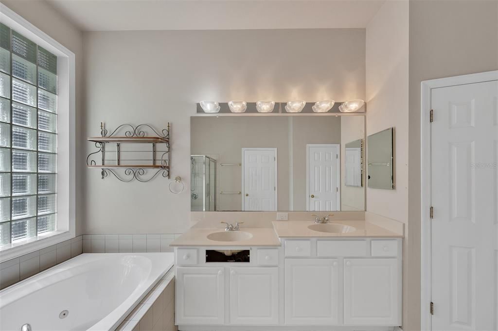For Sale: $570,000 (4 beds, 3 baths, 3001 Square Feet)