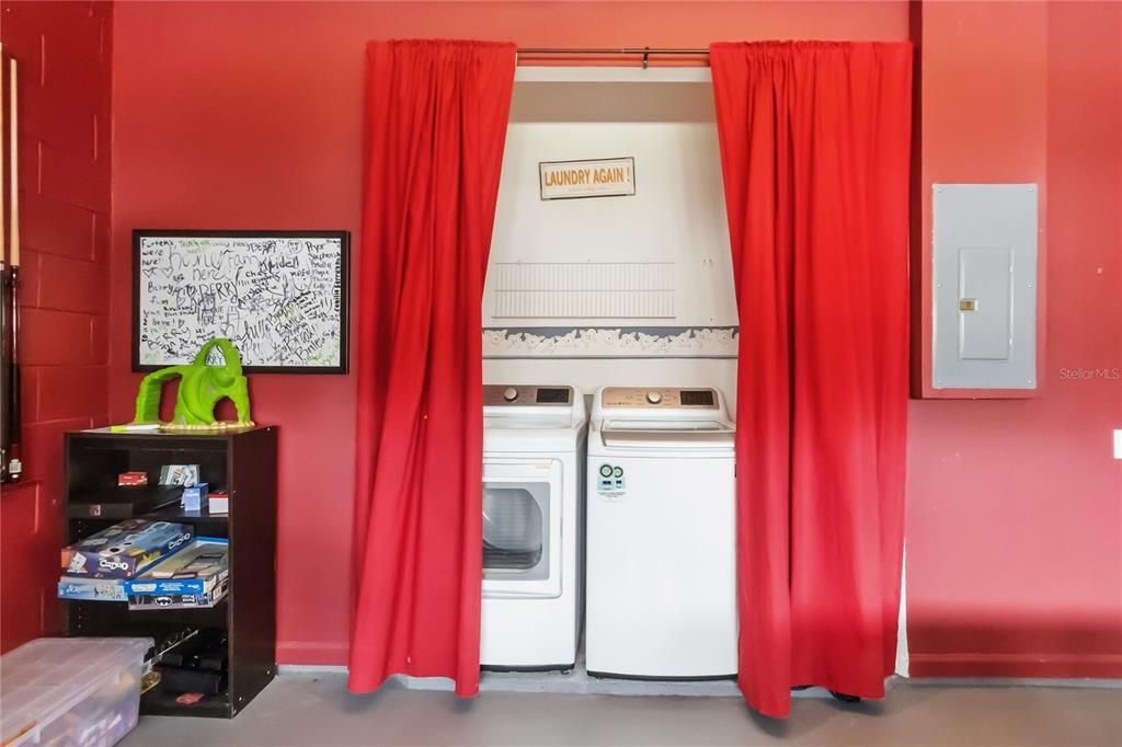 For Sale: $635,000 (6 beds, 3 baths, 2434 Square Feet)