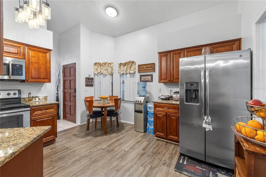En Venta: $335,000 (4 camas, 2 baños, 1591 Pies cuadrados)