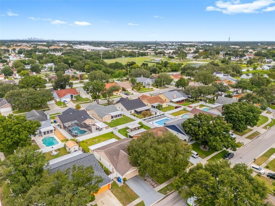 En Venta: $335,000 (4 camas, 2 baños, 1591 Pies cuadrados)