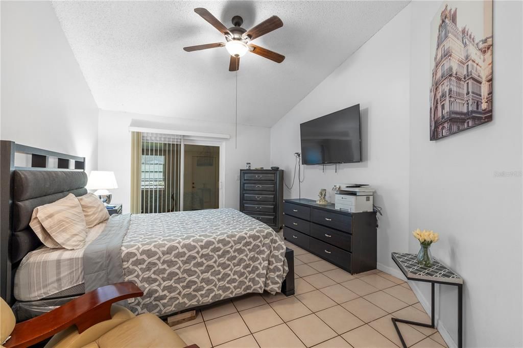 En Venta: $335,000 (4 camas, 2 baños, 1591 Pies cuadrados)