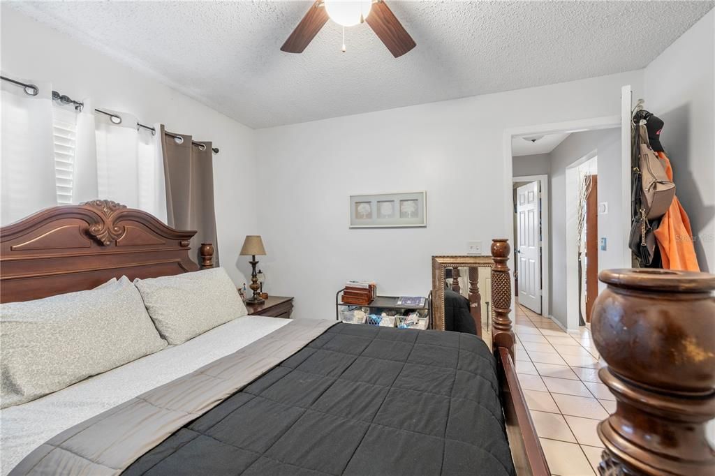 En Venta: $335,000 (4 camas, 2 baños, 1591 Pies cuadrados)