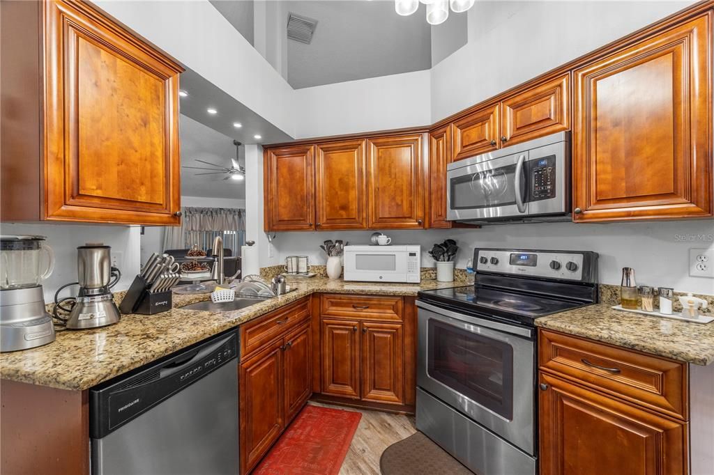 En Venta: $335,000 (4 camas, 2 baños, 1591 Pies cuadrados)