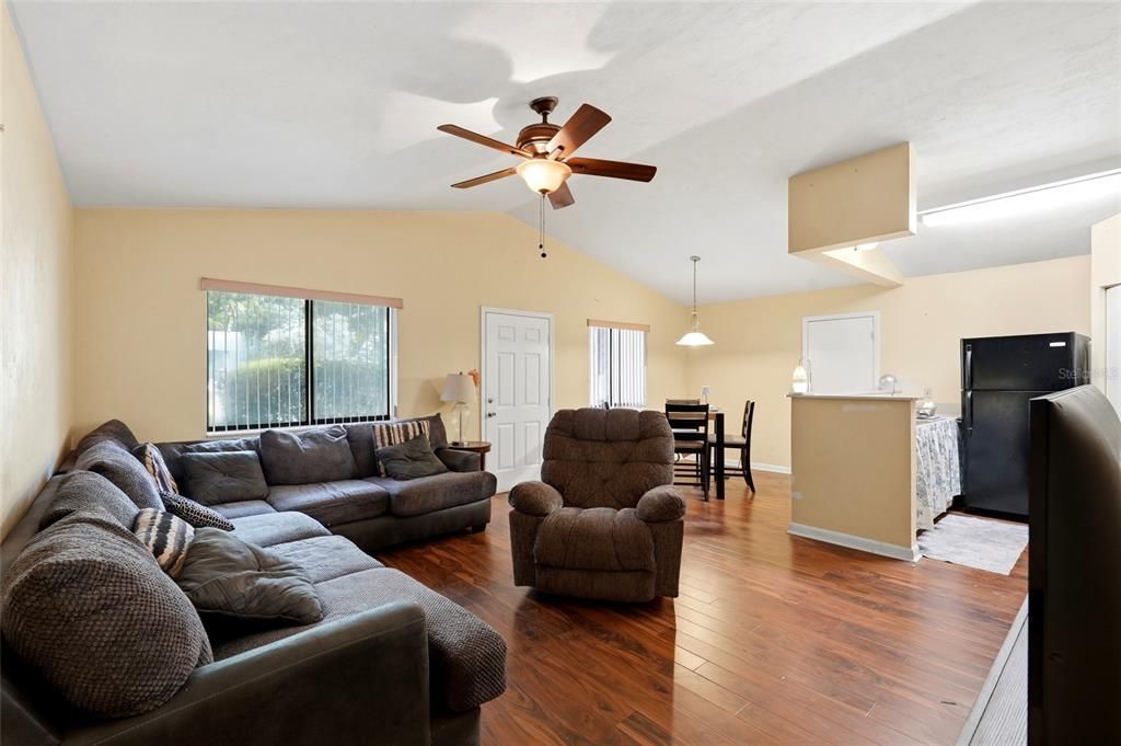 For Sale: $225,000 (3 beds, 1 baths, 1022 Square Feet)