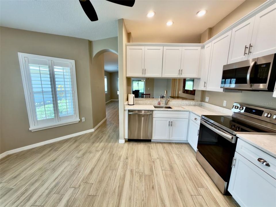 For Sale: $255,000 (3 beds, 2 baths, 1300 Square Feet)