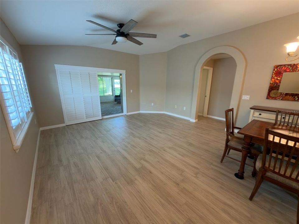 For Sale: $255,000 (3 beds, 2 baths, 1300 Square Feet)