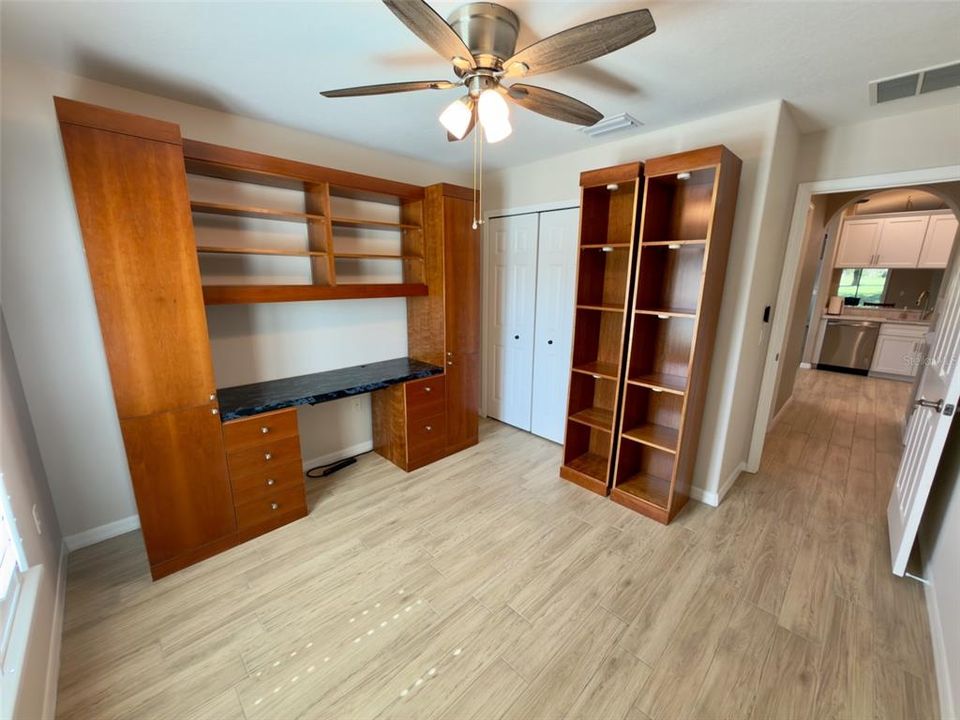 For Sale: $255,000 (3 beds, 2 baths, 1300 Square Feet)
