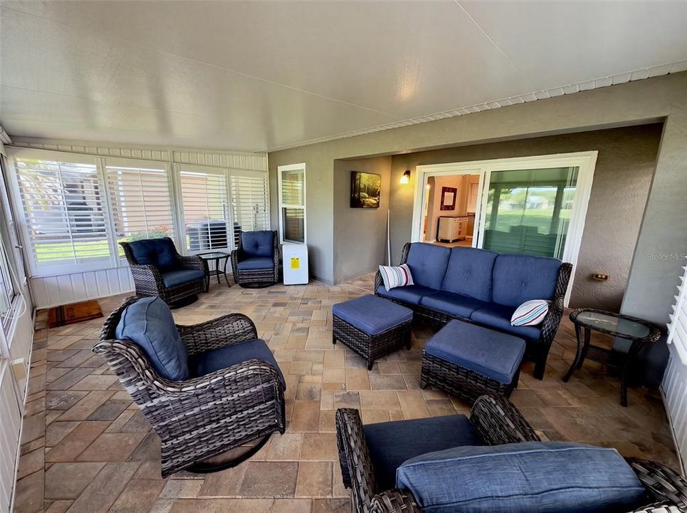 For Sale: $255,000 (3 beds, 2 baths, 1300 Square Feet)
