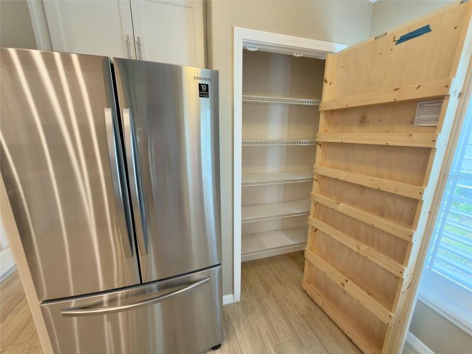 For Sale: $255,000 (3 beds, 2 baths, 1300 Square Feet)
